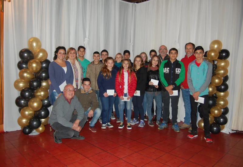 La Fundación Becaria “Osvaldo Cattorini”, entregó 19 becas a estudiantes del nivel secundario
