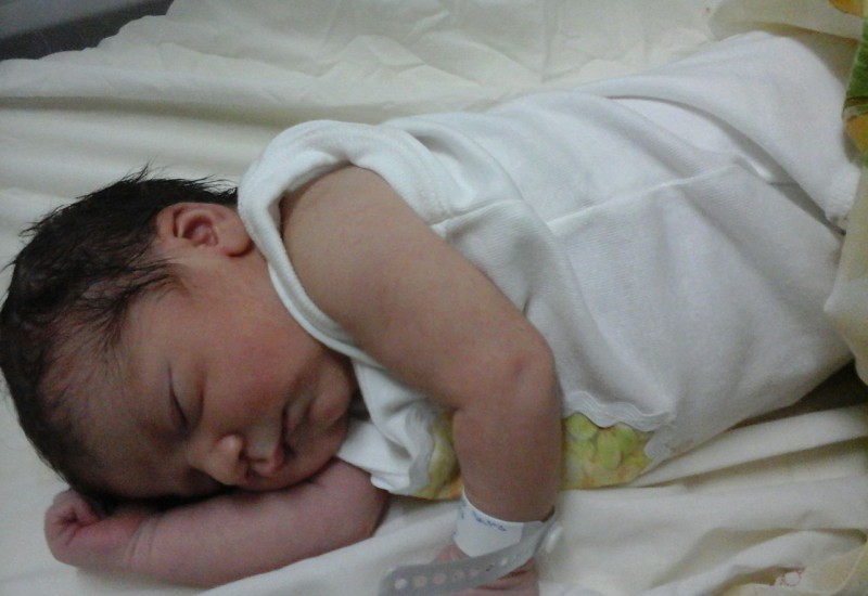 Catalina es el primer bebé del año en Las Flores