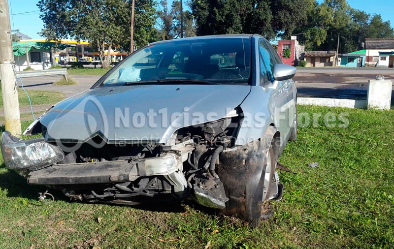 Un auto se despistó en el km 226 de la Ruta Nacional Nº 3