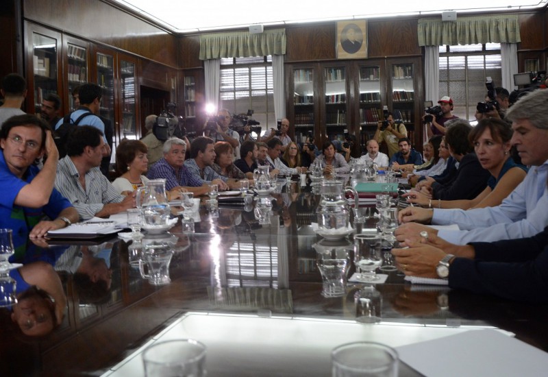 Gobierno y docentes vuelven a negociar, pero en mesa técnica salarial