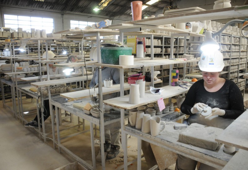 Otorgarán ayuda económica de $4.000 por mes a trabajadores de la economía popular