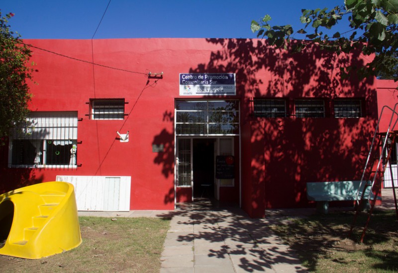 Trabajos de pintura y arreglo de techos en los Centros de Promoción Comunitaria Municipales
