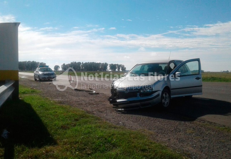 Choque entre camioneta y auto en el km 175 de la Ruta 3