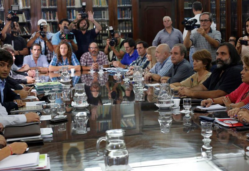 Vidal convocó a los gremios docentes a mesa paritaria para el próximo jueves 15
