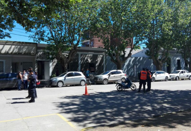 Motociclista atropella a jubilada
