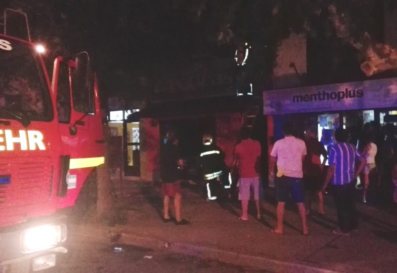 Bomberos acudieron a parrilla Las Brasas por principio de incendio
