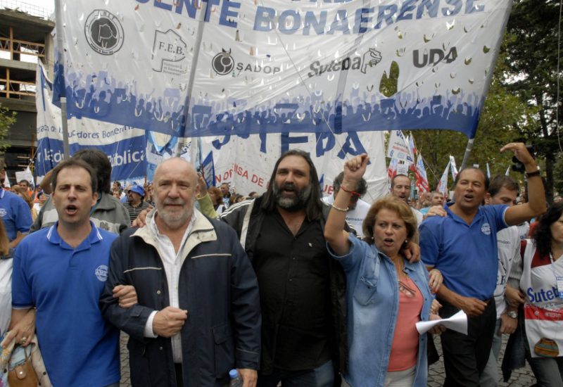 Los gremios docentes se plantan y adelantan que van por un 20% de aumento a la paritaria
