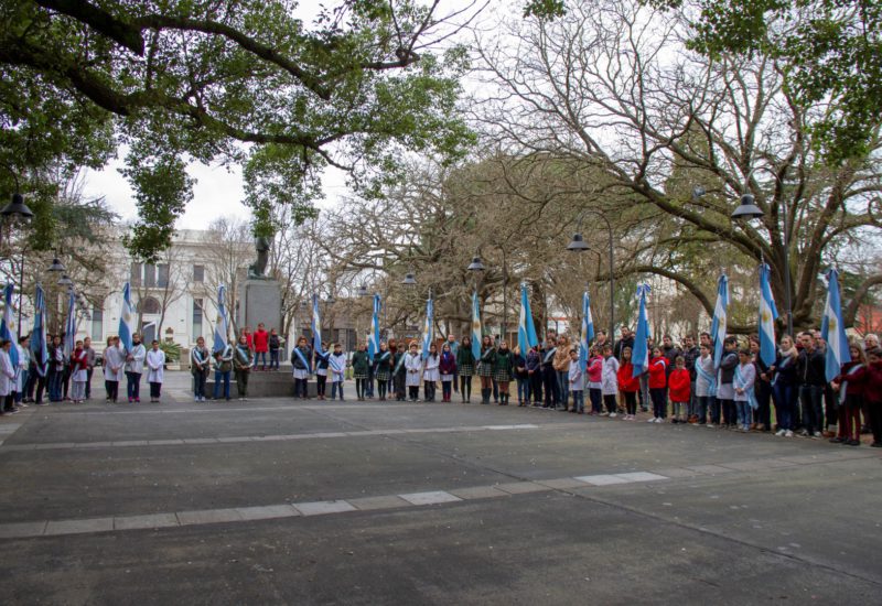 Se realizó el acto oficial por el Día de la Independencia