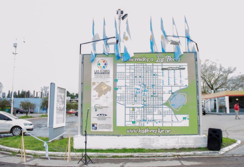 Dos nuevos carteles en el acceso principal a la ciudad