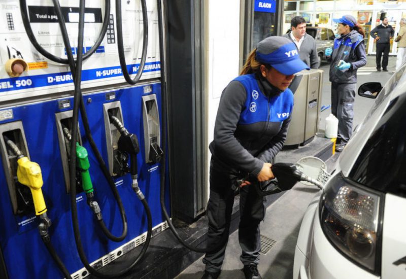 YPF se suma a Shell y aumenta el precio del gasoil