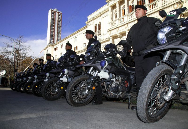 Policías completarán suba de 32% anual y recibirán bono de $7.000